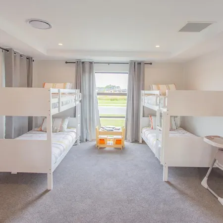 New Luxury Home With Games Room And Park Outlook Sleeps 12, 26 Mins From Chc Airport Lincoln Exterior foto