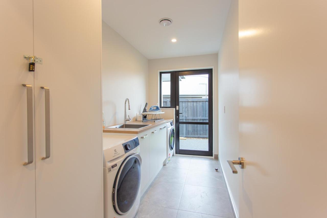 New Luxury With Games And Park Outlook Sleeps 12, 26 Mins From Chc Airport Lincoln