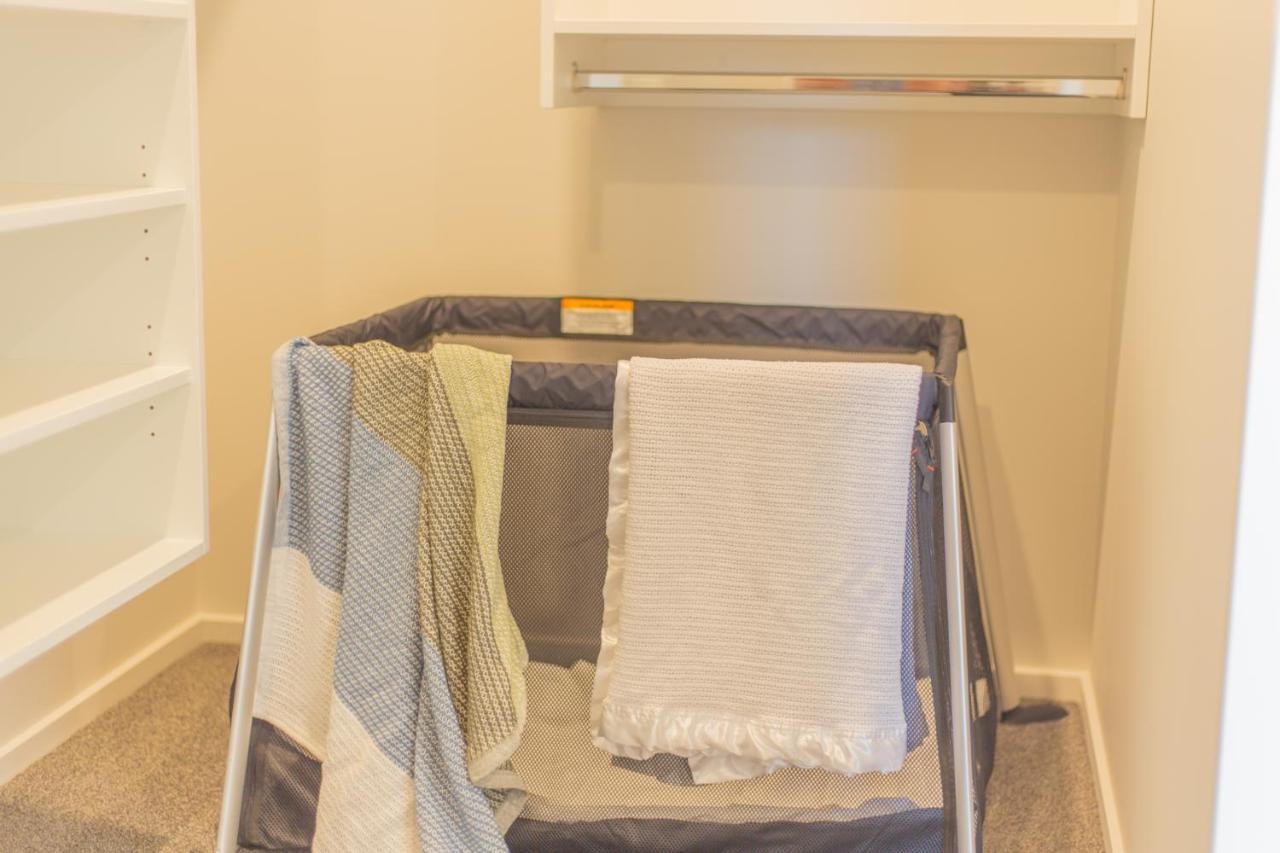 New Luxury With Games And Park Outlook Sleeps 12, 26 Mins From Chc Airport *