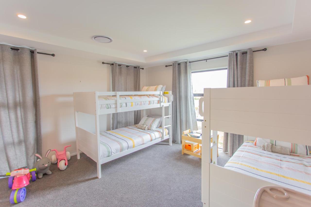 New Luxury With Games And Park Outlook Sleeps 12, 26 Mins From Chc Airport Lincoln