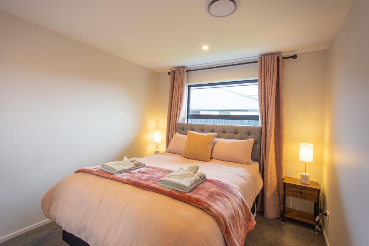 New Luxury With Games And Park Outlook Sleeps 12, 26 Mins From Chc Airport Holiday home