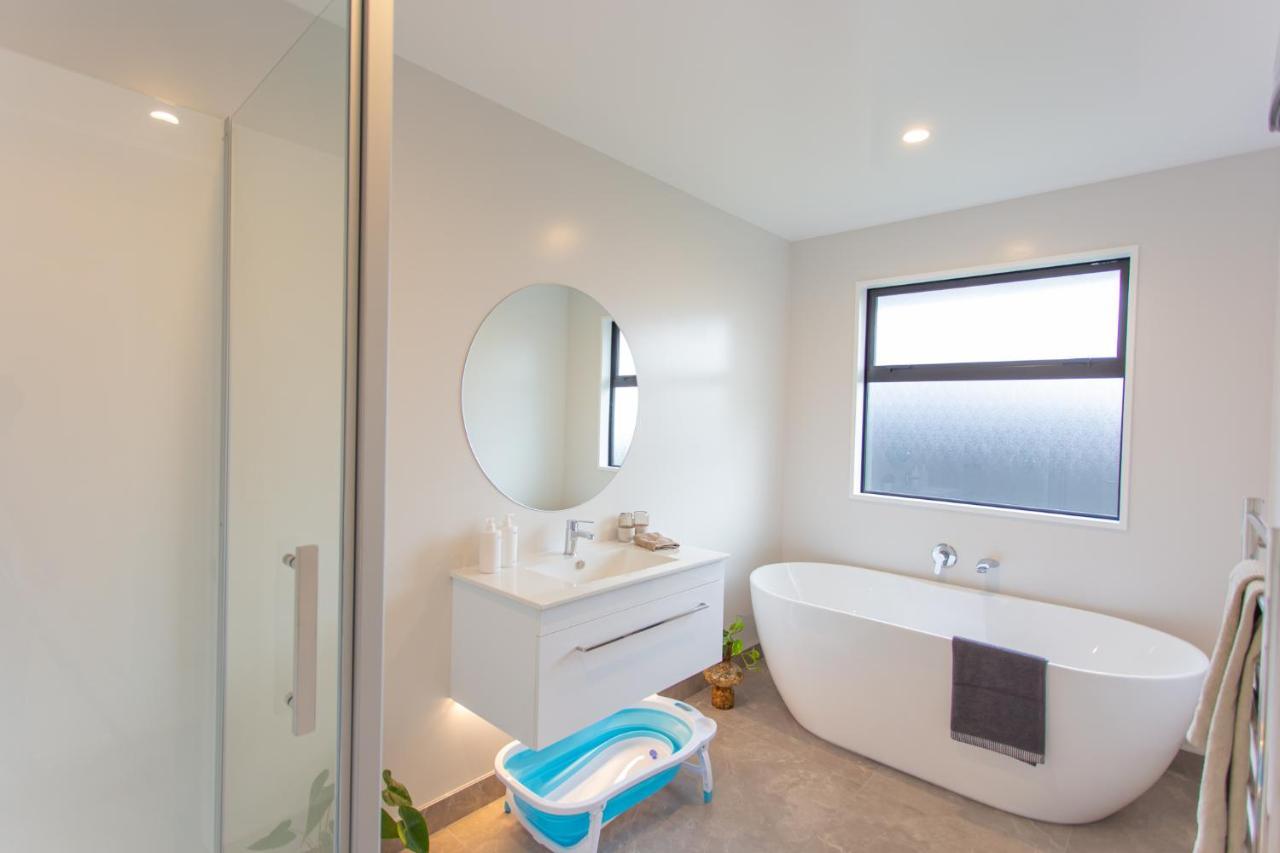 New Luxury With Games And Park Outlook Sleeps 12, 26 Mins From Chc Airport Holiday home