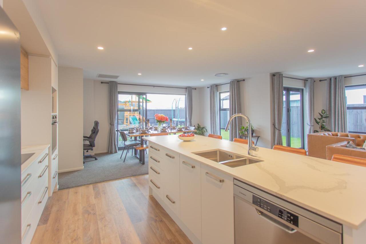 Holiday home New Luxury With Games And Park Outlook Sleeps 12, 26 Mins From Chc Airport