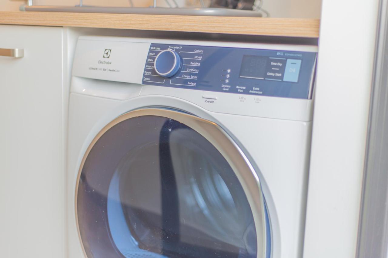 New Luxury With Games And Park Outlook Sleeps 12, 26 Mins From Chc Airport Holiday home