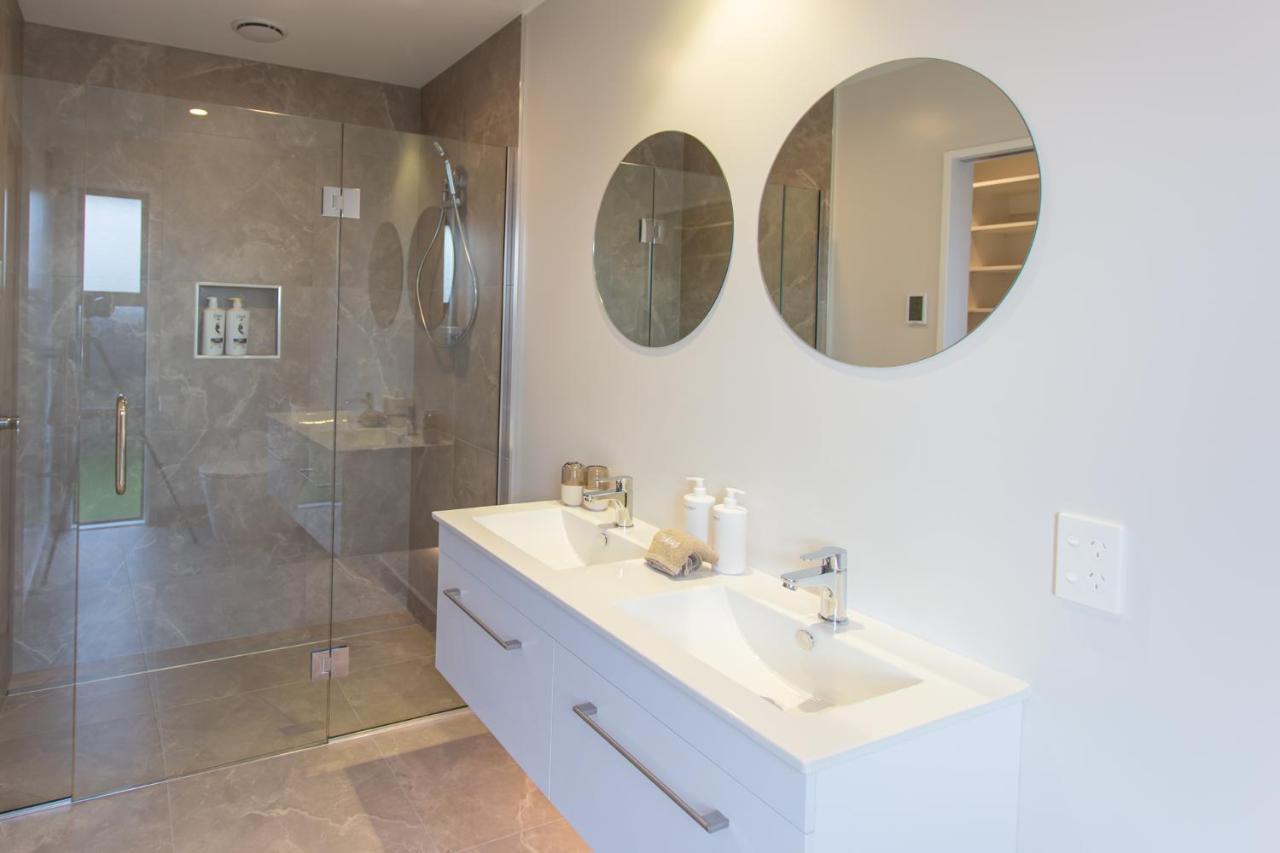 New Luxury With Games And Park Outlook Sleeps 12, 26 Mins From Chc Airport