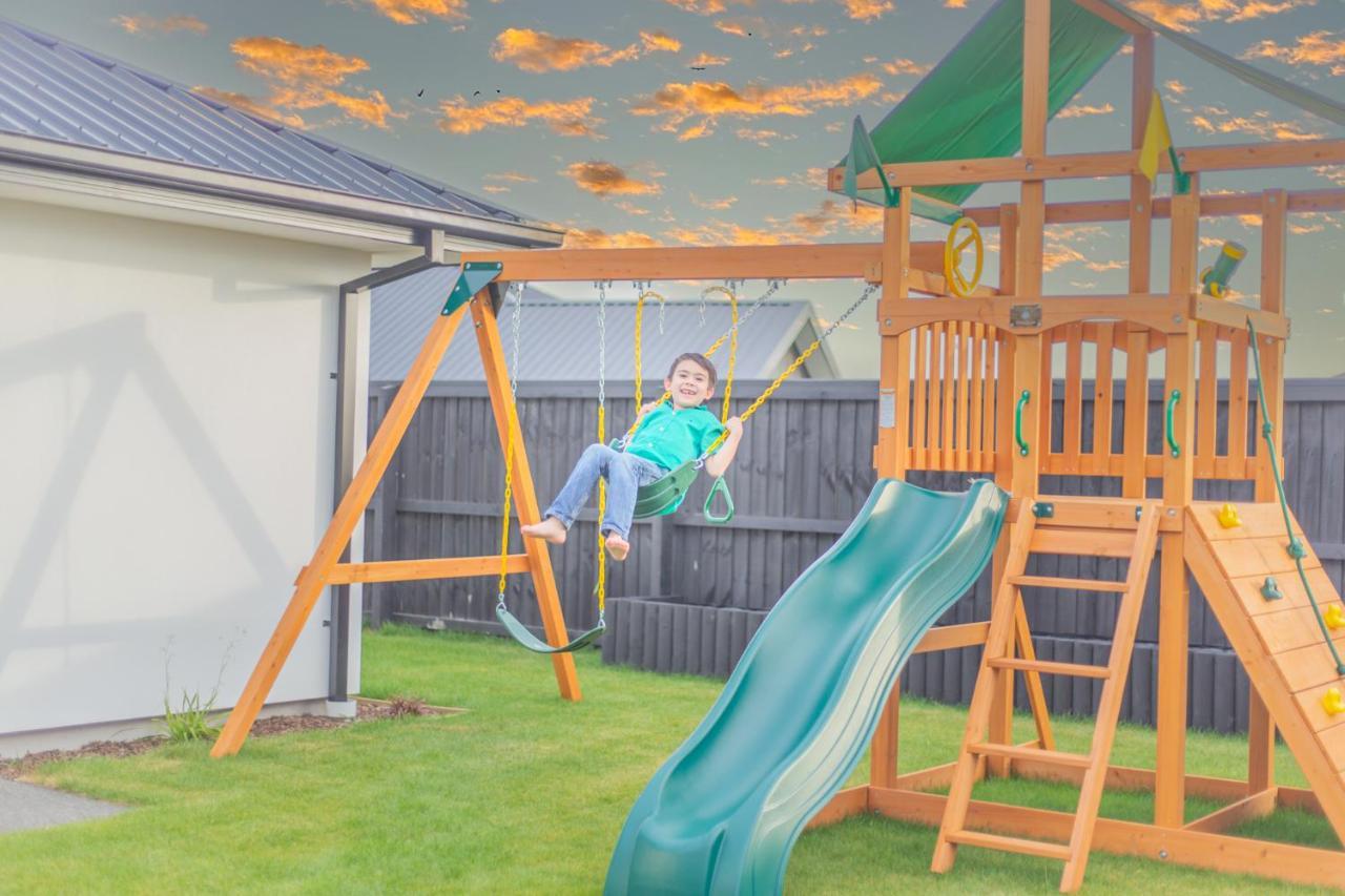 New Luxury With Games And Park Outlook Sleeps 12, 26 Mins From Chc Airport