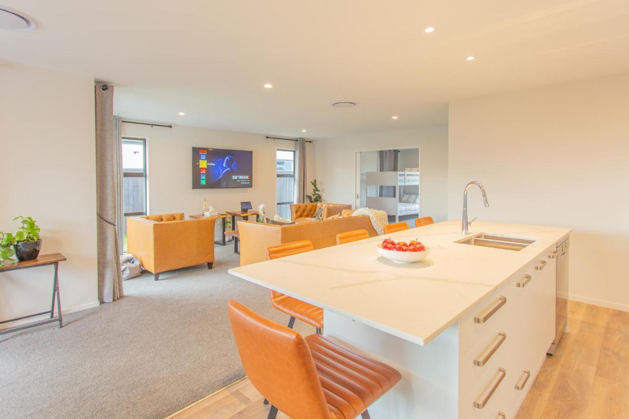 Holiday home New Luxury With Games And Park Outlook Sleeps 12, 26 Mins From Chc Airport