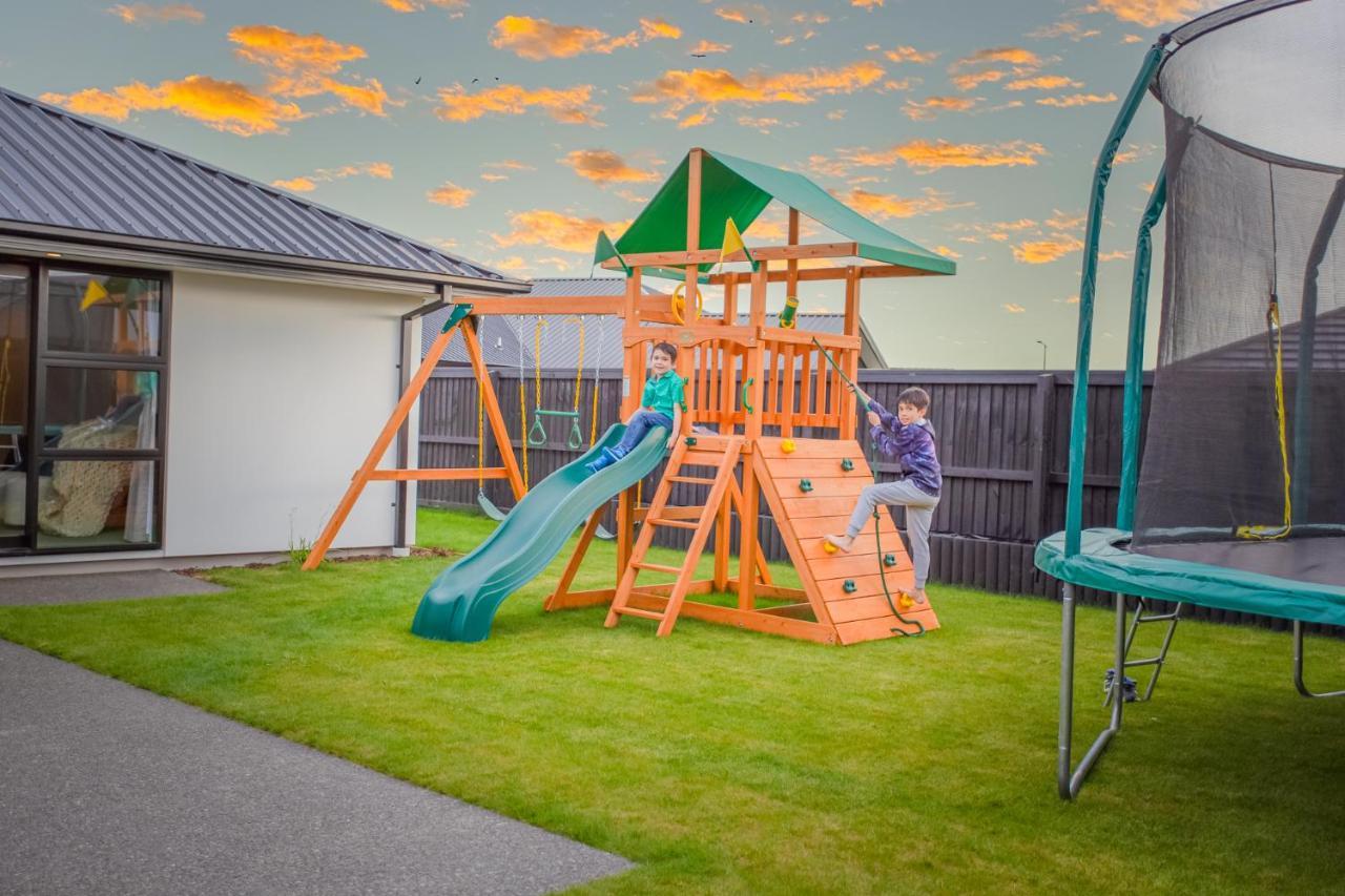 Holiday home New Luxury With Games And Park Outlook Sleeps 12, 26 Mins From Chc Airport