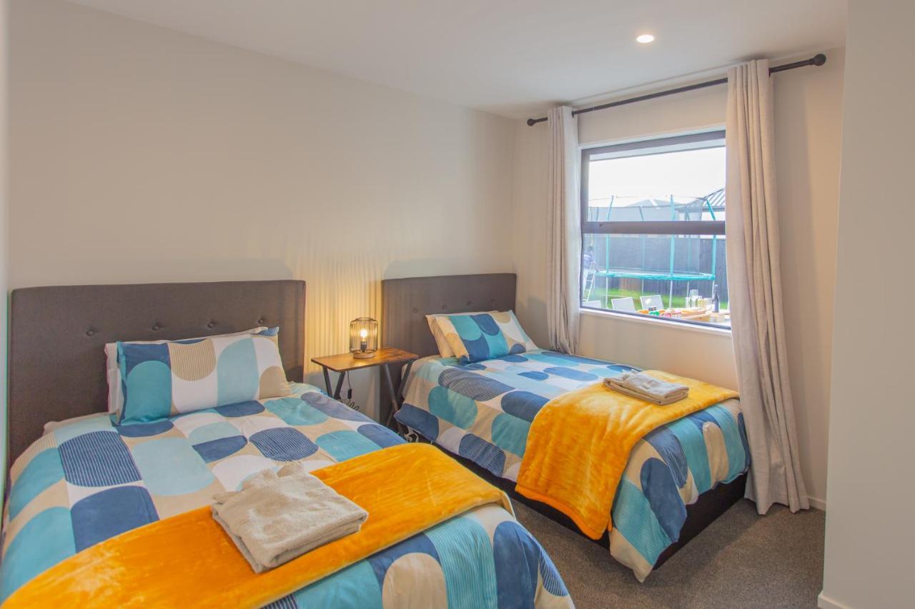 New Luxury With Games And Park Outlook Sleeps 12, 26 Mins From Chc Airport Lincoln