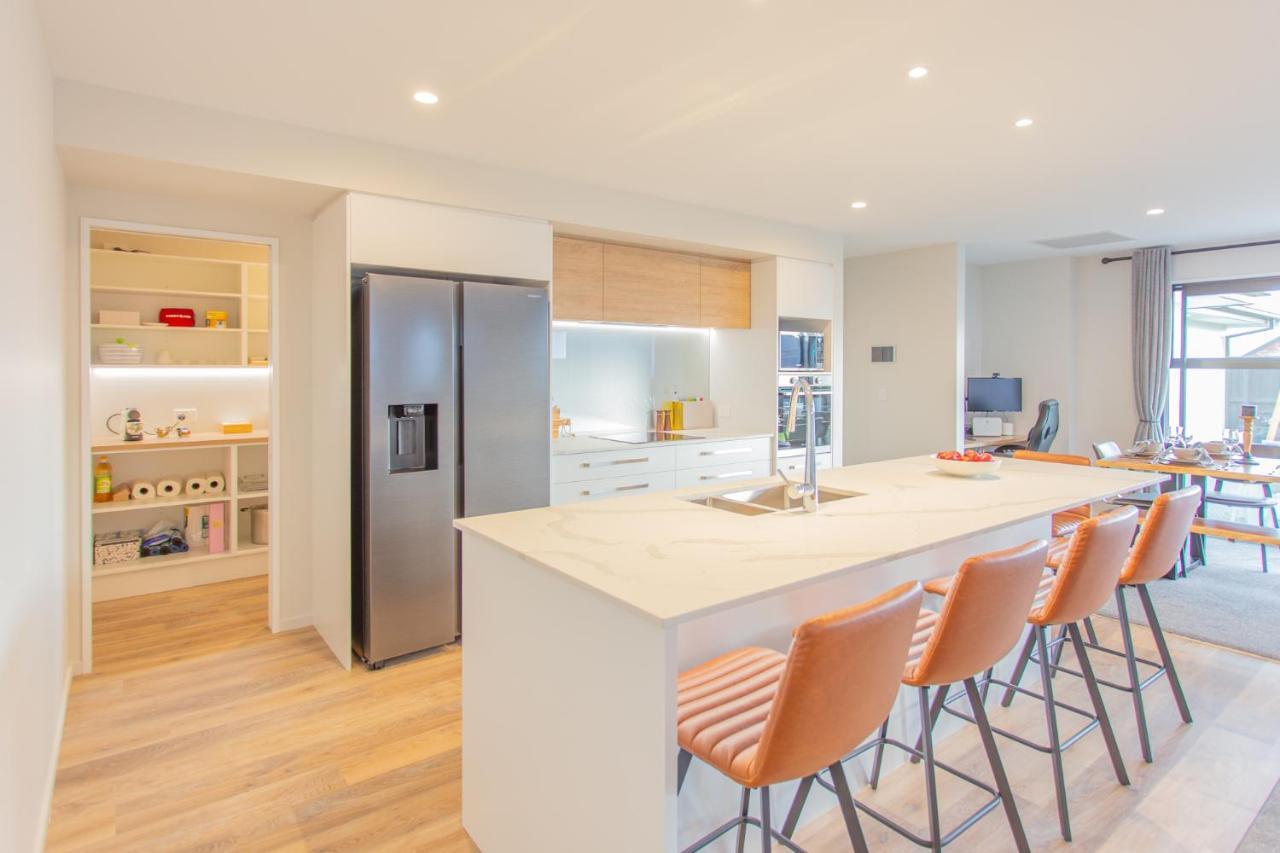 Holiday home New Luxury With Games And Park Outlook Sleeps 12, 26 Mins From Chc Airport