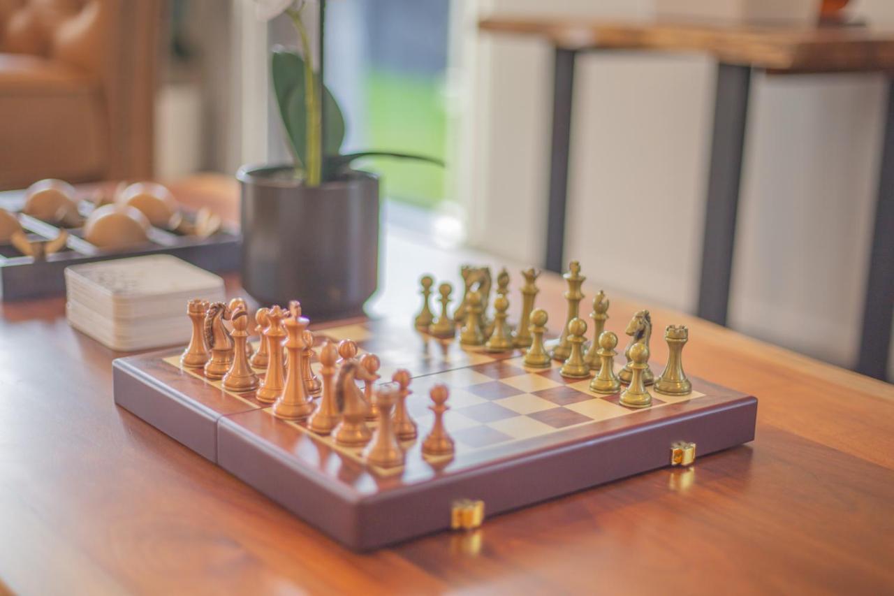 New Luxury With Games And Park Outlook Sleeps 12, 26 Mins From Chc Airport *