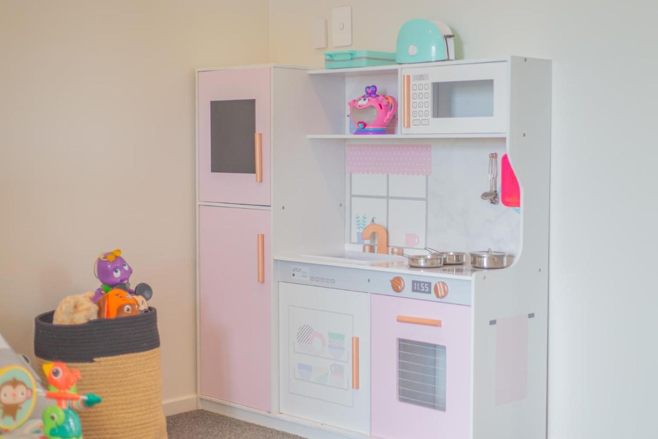New Luxury With Games And Park Outlook Sleeps 12, 26 Mins From Chc Airport Holiday home *