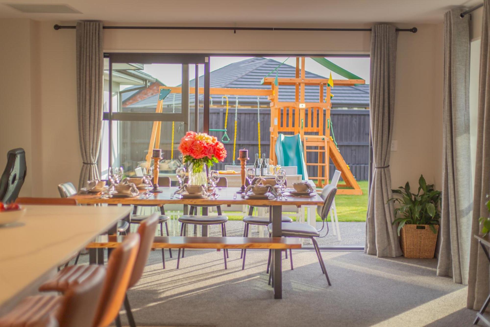 New Luxury With Games And Park Outlook Sleeps 12, 26 Mins From Chc Airport Holiday home *